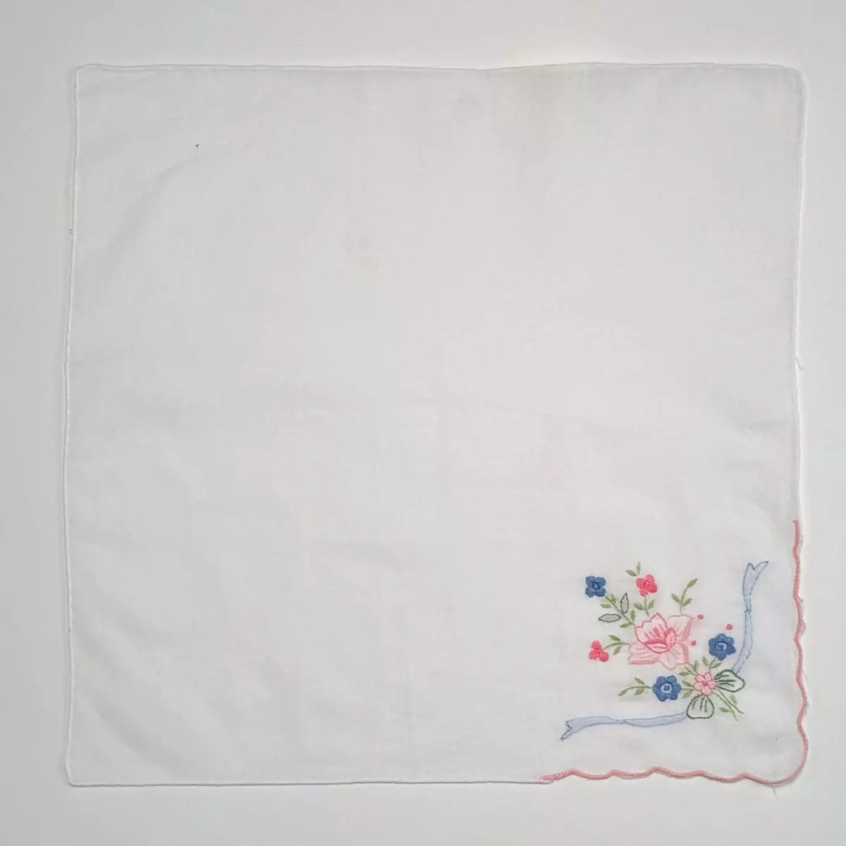 Toalha de Lavabo Branco Linho e Bordado Floral Colorido 31 x 31cm
