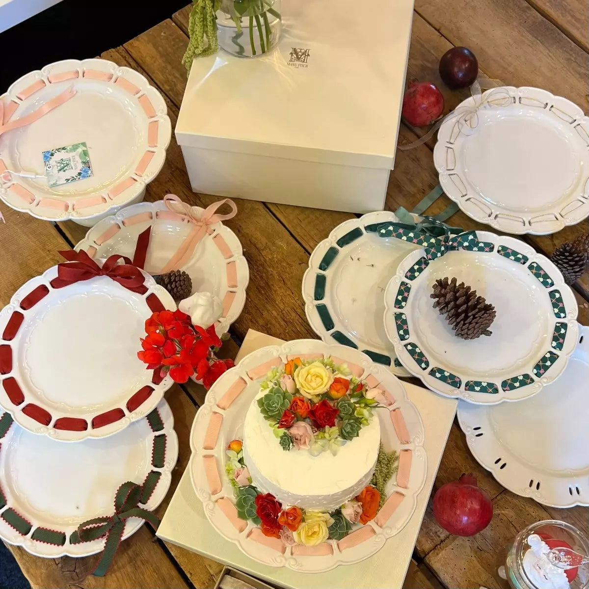 Sousplat Chá Sara em Porcelana Passa Fita e Arabescos 26cm