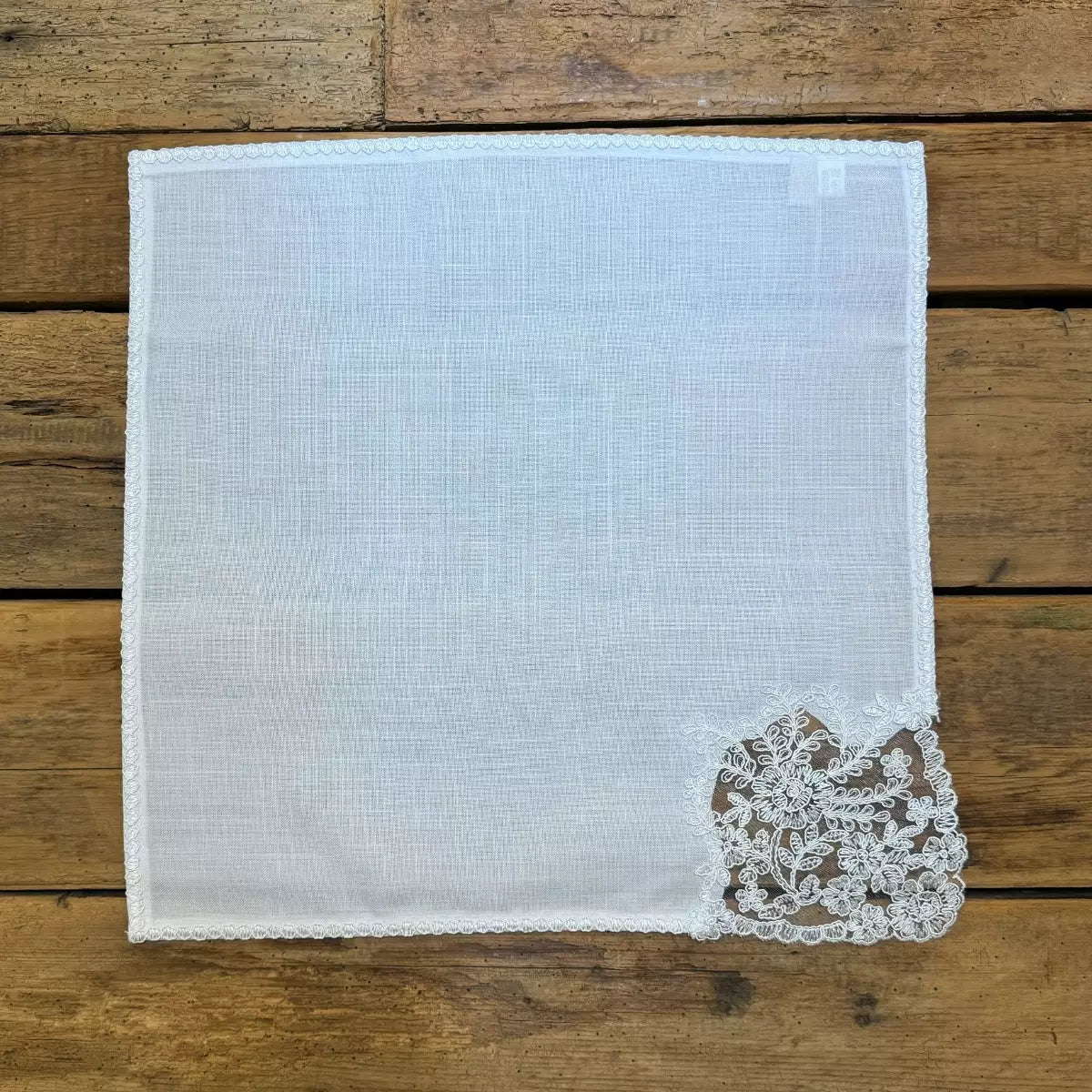 Guardanapo Branco Arabescos Poliéster e Renda 44 x 44cm
