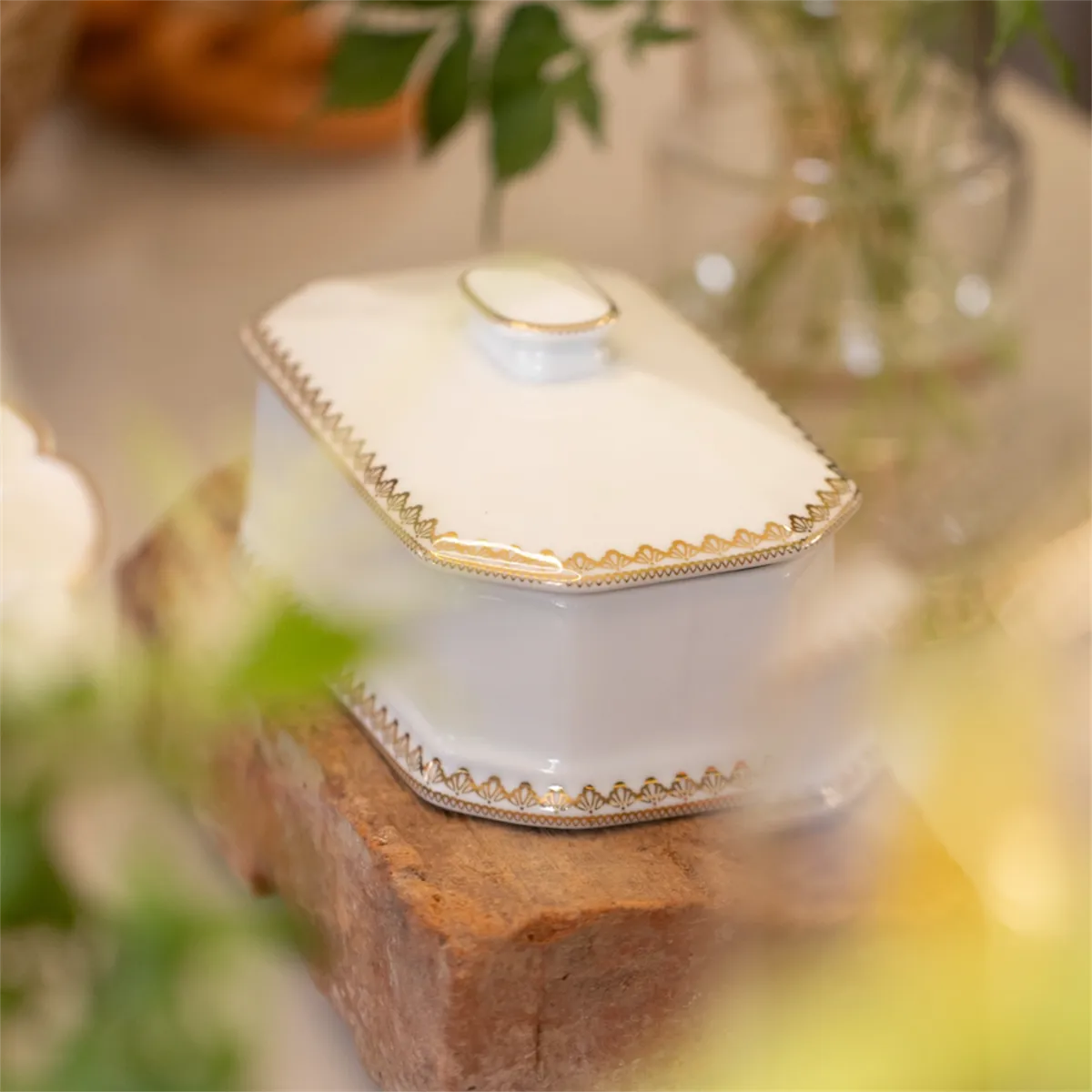 Caixa Porcelana Filete Ouro 17,50 x 10 x 9cm
