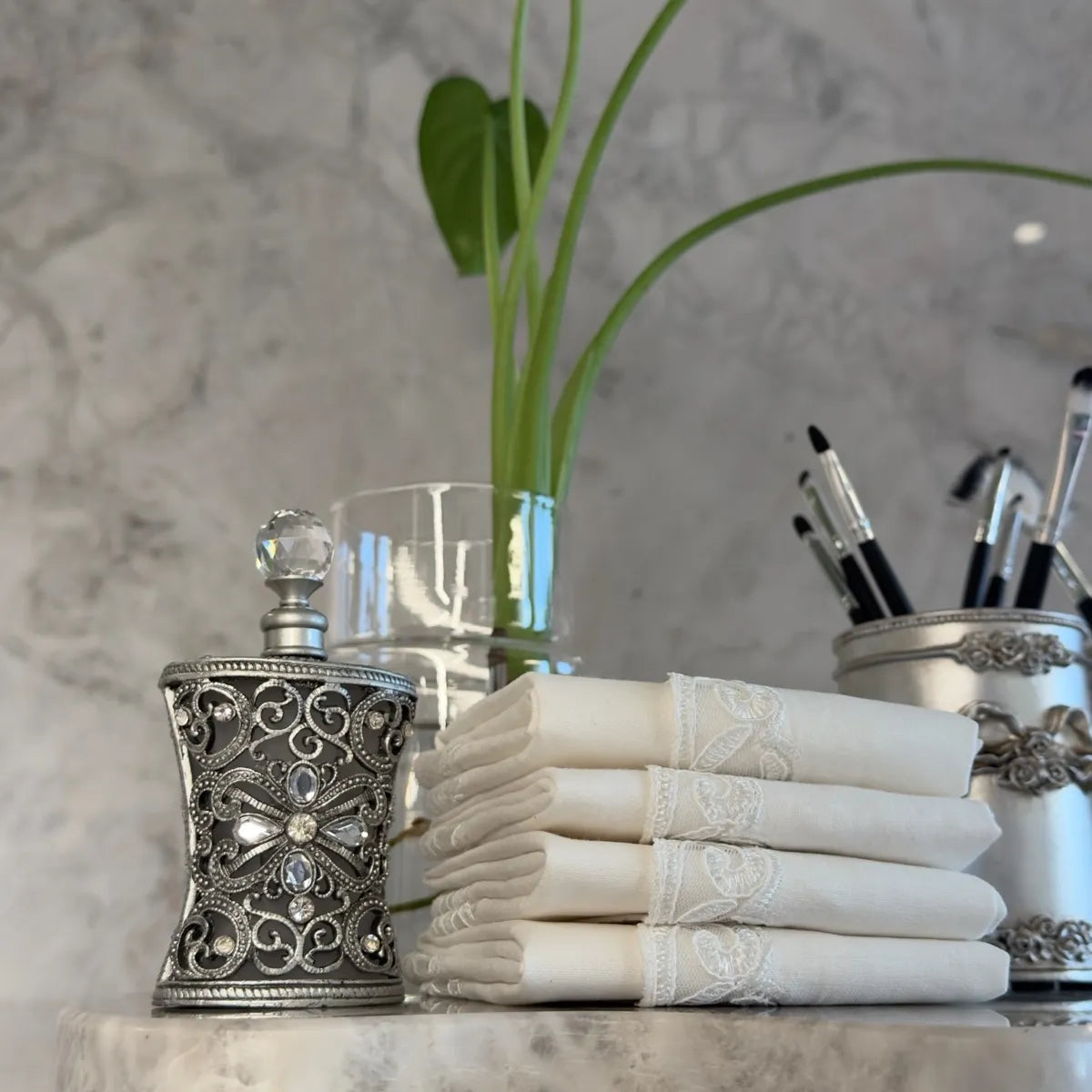 Toalha de Bandeja/Lavabo Branco Linho e Renda 42 x 29cm