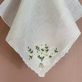 Toalha de Lavabo Branco Linho e Bordado Floral 31 x 31cm