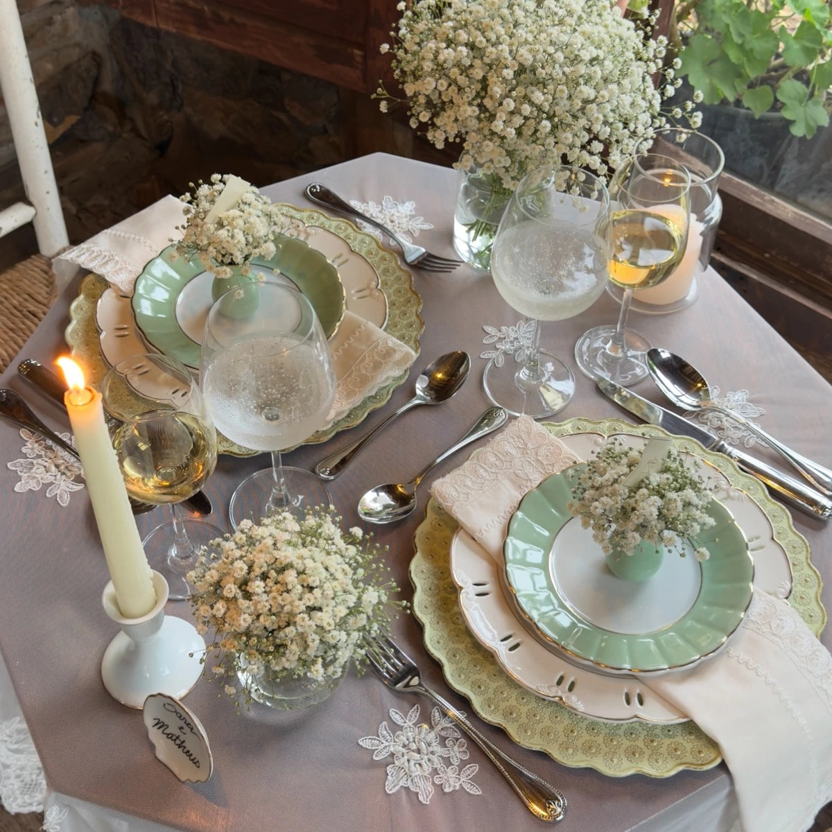 Toalha de Mesa Off White Tule Renda Pedraria 150 x 150cm